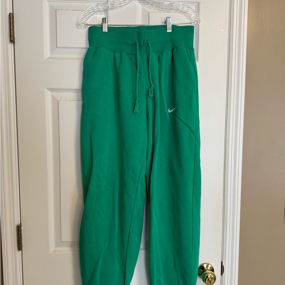 Nike Women’s Green Sweatpants